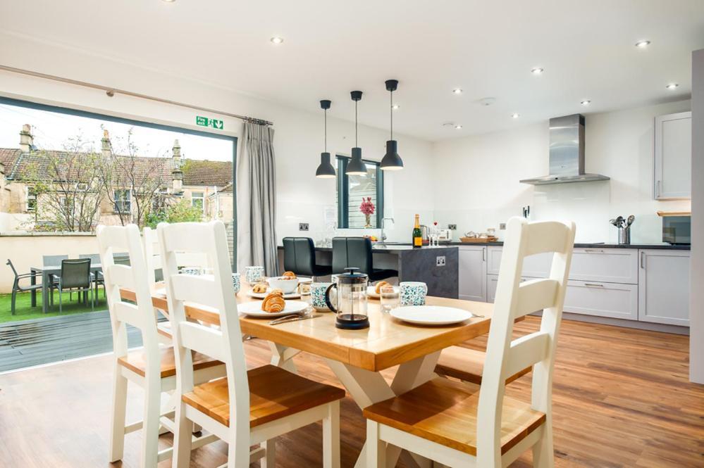 Solar Sanctuary- Skyline Balcony, City Centre, Three Floors, King Beds, Netflix And More! Bath Exteriör bild