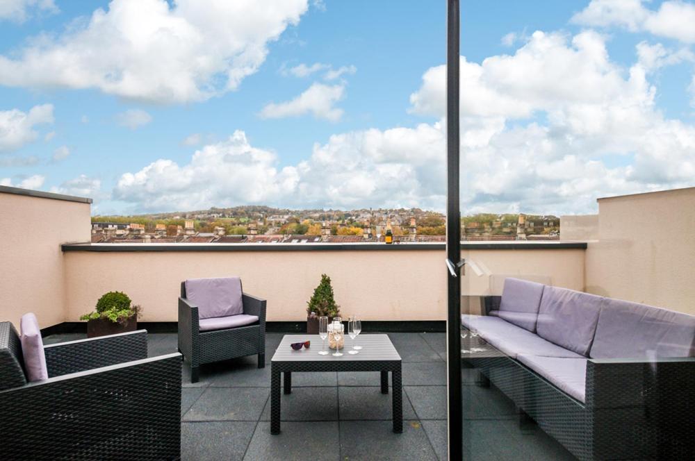 Solar Sanctuary- Skyline Balcony, City Centre, Three Floors, King Beds, Netflix And More! Bath Exteriör bild