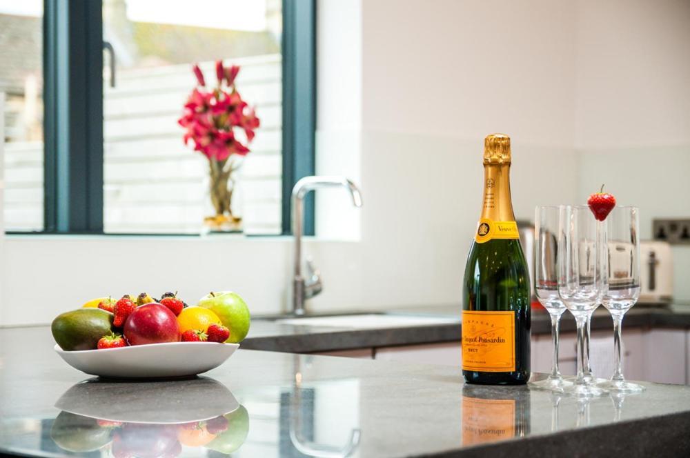 Solar Sanctuary- Skyline Balcony, City Centre, Three Floors, King Beds, Netflix And More! Bath Exteriör bild