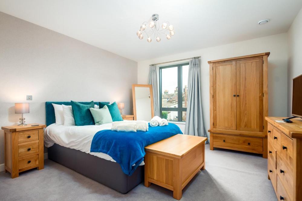 Solar Sanctuary- Skyline Balcony, City Centre, Three Floors, King Beds, Netflix And More! Bath Exteriör bild